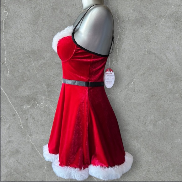 🆕Festive Red Velvet Santa Chemise with White Faux Fur Trim - Picture 7 of 16